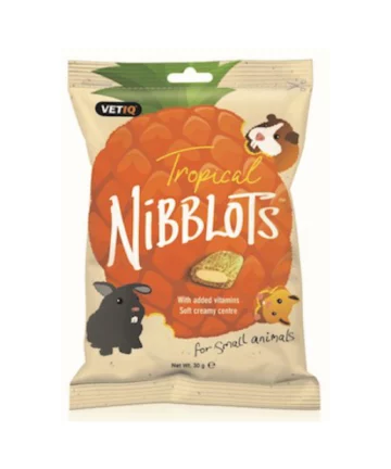 VetIQ Nibblots се формулирани за одржување на благосостојбата на вашето мало животно. Тие се состојат од крцкава лушпа од житарки со мек овошен центар кој содржи извор на Омега 3 и витамини кои помагаат да се промовира здрава кожа и палто и може да помогне да се создаде врска помеѓу домашно милениче и сопственикот.